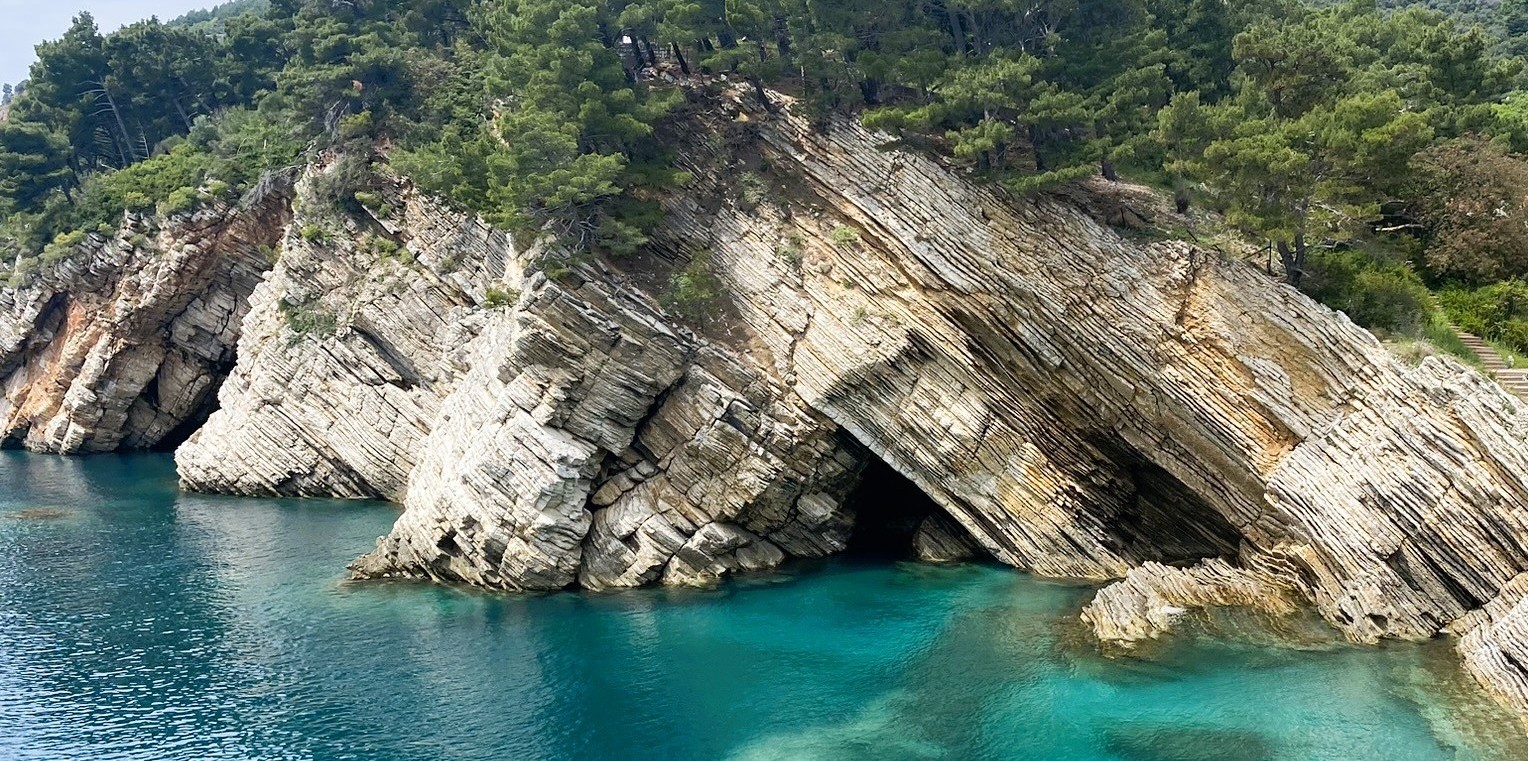 Морской грот на маршруте